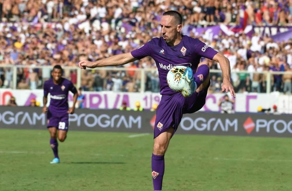  佛罗伦萨艺术足球，紫百合技术流征服意大利