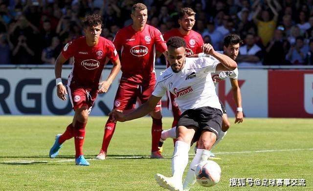  霍芬海姆主场火力全开，四球横扫展现恐怖攻击力